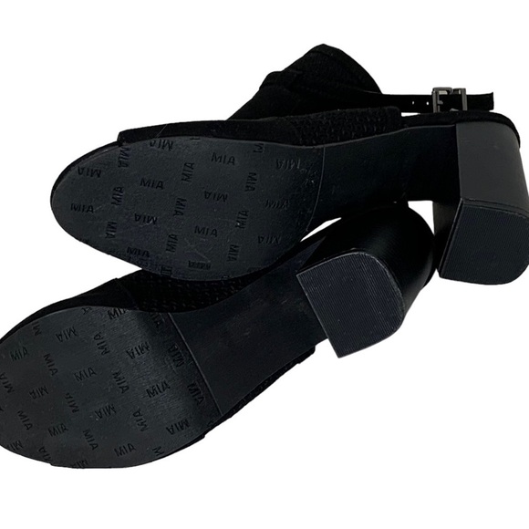 Mia, black suede peep toe block heel, 9M - Picture 7 of 9
